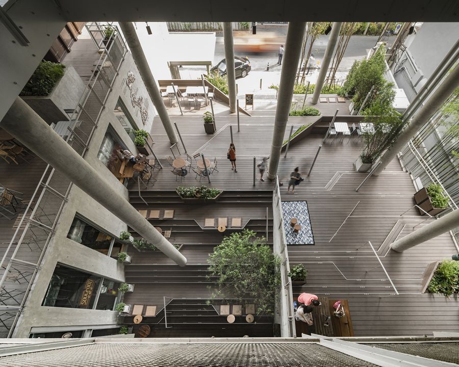 曼谷 The Commons 中庭台阶俯瞰